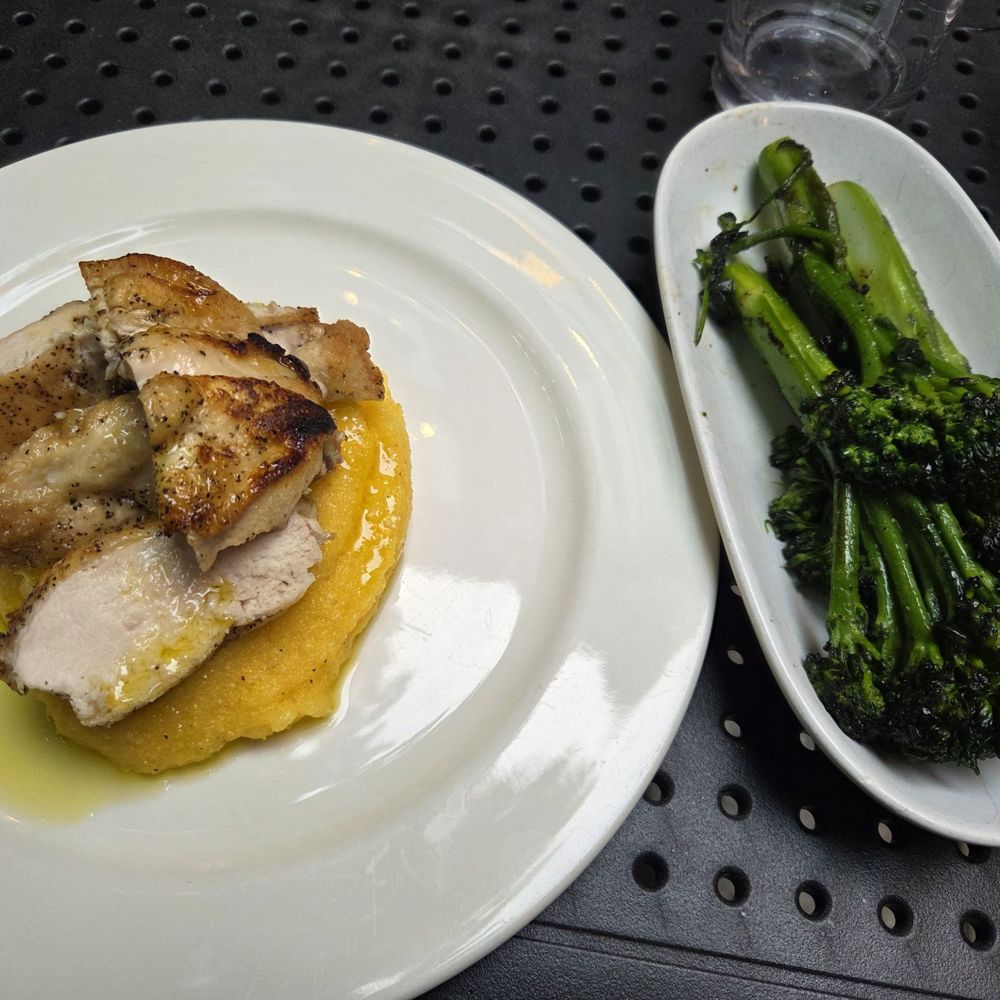 Polenta, broccoli, chicken all made with olive oil, salt and pepper. Amazing taste, perf cooked juicy chicken.