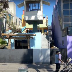 Venice Beach Walking Tours - We will walk and meet the old and new faces The Olympians and entrepreneurs, the real estate and artist.