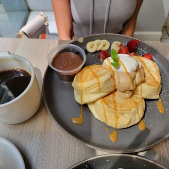 Hanabusa Cafe - Amazingly fluffy Earl Grey and Sea Salt Caramel Pancake with a side nutella - Pancakes Near Me - Chicago, Illinois