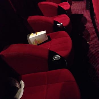 Le Prado - Les gens sont des porcs, les gérants aussi en ne faisant pas nettoyer les salles. 10€ ça fait mal de manger dans la merde... - Cinema Near Me - Marseille, 13 Le Prado - Les gens sont des porcs, les gérants aussi en ne faisant pas nettoyer les salles. 10€ ça fait mal de manger dans la merde... - Cinema Near Me - Marseille, 13
