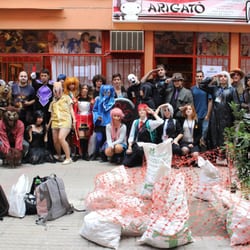 Arigato - Frontal con grupal cosplay