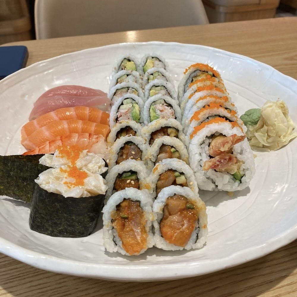 Tom Sushi - Sushi platter - Sushi Bars Near Me - Vancouver, British Columbia Tom Sushi - Sushi platter - Sushi Bars Near Me - Vancouver, British Columbia
