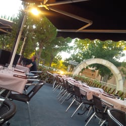 Chez Fabrice Le Tonneau Rouge - Terrasse sur la place