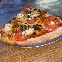 Vina's Pizza - Margarita pizza