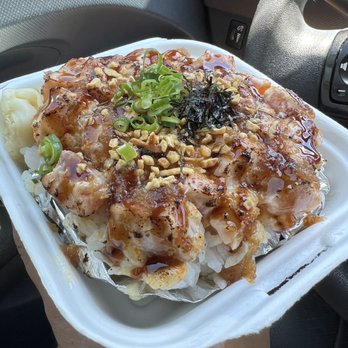 Mama Kim’s - Garlic seared salmon bowl. - Poke Near Me - Honolulu, Hawaii Mama Kim’s - Garlic seared salmon bowl. - Poke Near Me - Honolulu, Hawaii