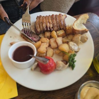 Chez Janou - Duck - Bistros Near Me - Paris, 75