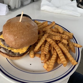 COMO's Restaurant - Diner Burger- Yum! A lot of bun, fries were amazing! Super crispy! - Pizza Near Me - Ferndale, Michigan COMO's Restaurant - Diner Burger- Yum! A lot of bun, fries were amazing! Super crispy! - Pizza Near Me - Ferndale, Michigan