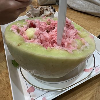 Oakobing - Strawberry melon - Shaved Ice Near Me - Los Angeles, California