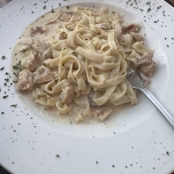 Piazza Pellegrini - Fettuccine Alfredo con Pollo - Italian Near Me - San Francisco, California Piazza Pellegrini - Fettuccine Alfredo con Pollo - Italian Near Me - San Francisco, California