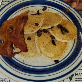 Lori's Corner Kitchen - Silver dollar raisin pancakes with bacon, looks like turds on top. - American Near Me - Lake Ariel, Pennsylvania