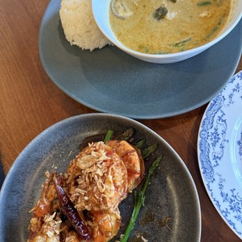 VeLa Brunch & Thai Restaurant - Shrimp Tamarind Sauce and chicken Green Curry - Breakfast & Brunch Near Me - San Jose, California VeLa Brunch & Thai Restaurant - Shrimp Tamarind Sauce and chicken Green Curry - Breakfast & Brunch Near Me - San Jose, California