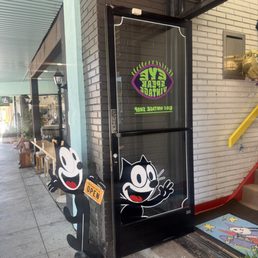 Exterior outside entrance of Eyespeak Vintage - Pasadena, California Exterior outside entrance of Eyespeak Vintage - Pasadena, California