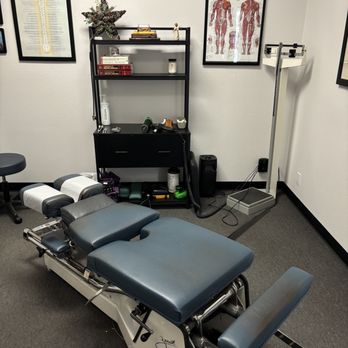 Alex Kamsi Chiropractic - The Adjusting Room. - Chiropractors Near Me Alex Kamsi Chiropractic - The Adjusting Room. - Chiropractors Near Me