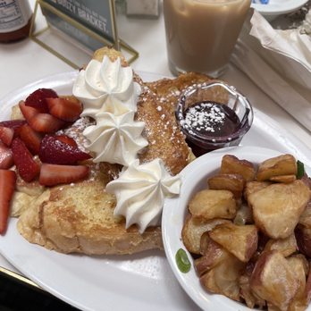 Sawyer & Co - French Toast and side of potatoes - Diners Near Me - Austin, Texas Sawyer & Co - French Toast and side of potatoes - Diners Near Me - Austin, Texas