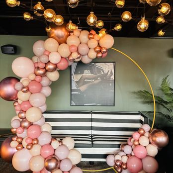 Twisty Designs - Balloon ring backdrop - Party & Event Planning Near Me - Dyer, Indiana
