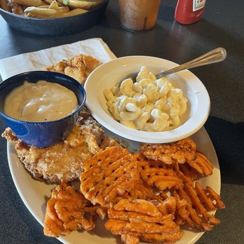 Prairie House Restaurant - Chicken fried chicken with a side of white Mac n cheese and sweet potato waffle fries - Barbeque Near Me - Crossroads, Texas Prairie House Restaurant - Chicken fried chicken with a side of white Mac n cheese and sweet potato waffle fries - Barbeque Near Me - Crossroads, Texas