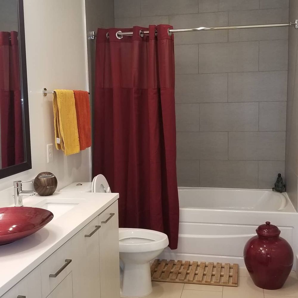 AMLI 3464 - Guest Bathroom with large spa like tub - Apartments Near Me - Atlanta, Georgia AMLI 3464 - Guest Bathroom with large spa like tub - Apartments Near Me - Atlanta, Georgia