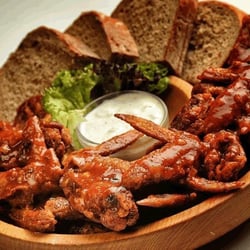 Rodinný pivovar Černý Orel - BBQ křidélka