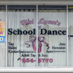 Viki Lynn's Schl of Dance - Dance studio window