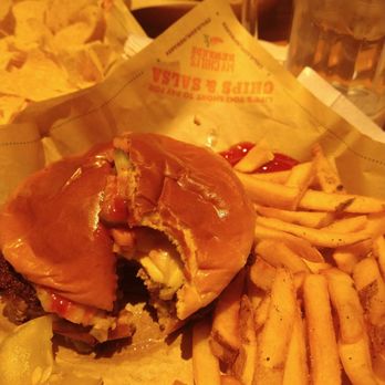 Chili's - Hmgiid Qp burger - American Near Me - Vacaville, California