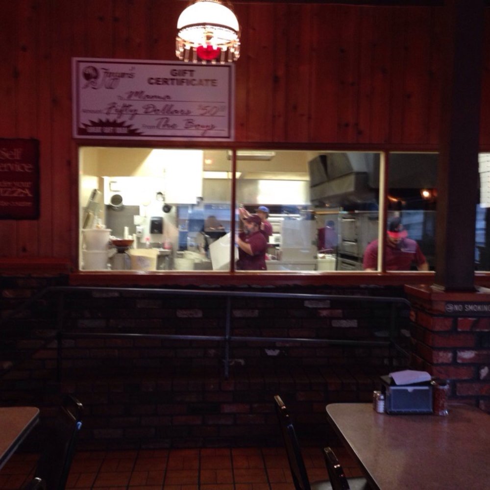 Fazzari's Finest - Viewing window to the kitchen - Pizza Near Me - Clarkston, Washington Fazzari's Finest - Viewing window to the kitchen - Pizza Near Me - Clarkston, Washington