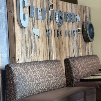 Chef J BBQ - Seating area - Barbeque Near Me - Kansas City, Missouri