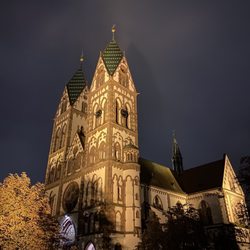 Herz-Jesu-Kirche - ... regnerische Abendstimmung ...