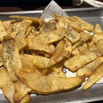The Hooley Pub & Kitchen - Fries - Irish Pub Near Me - Strongsville, Ohio