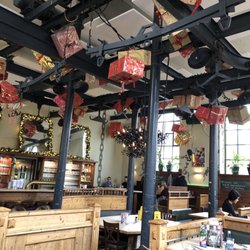 Schmidts Alter Schlachthof - Gastraum mit schönem, weihnachtlichem Ambiente
