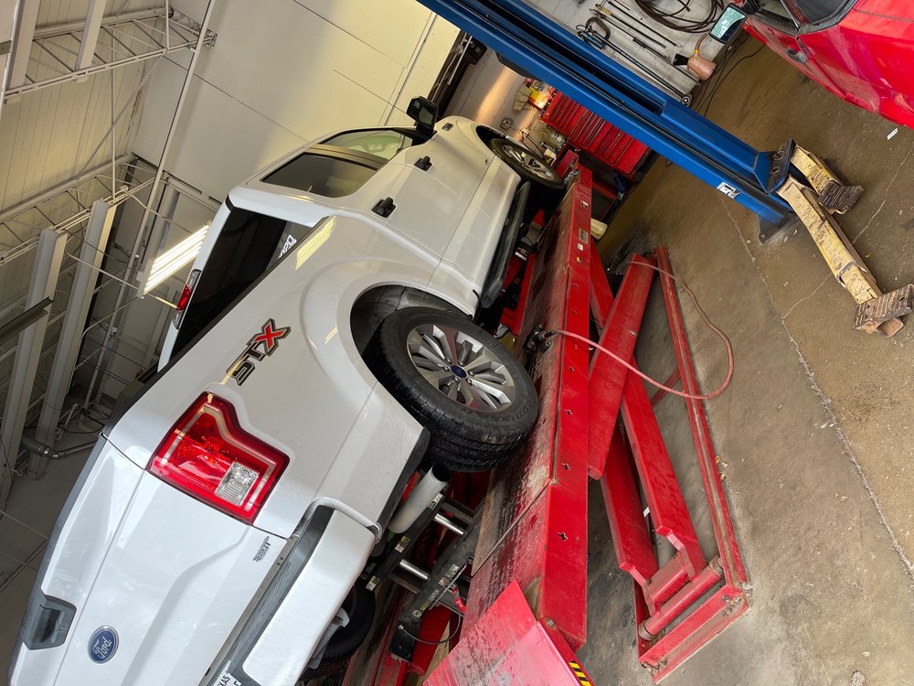 TIRE TRACKS JOLIET ON CHICAGO ST Updated October 2024 301 N Chicago St, Joliet, Illinois