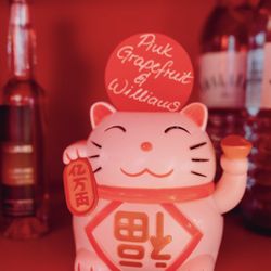 Maneki Neko - The nameske of the pub and lucky charm in Japan: The Winkekatze // Photo: momentbild.at