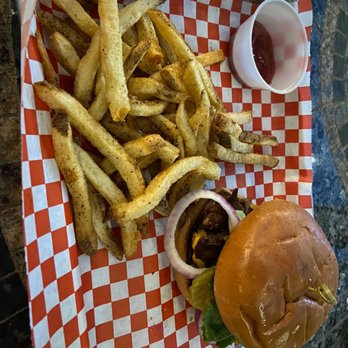 The Victory Tap - The classic burger - Bars Near Me - Pflugerville, Texas