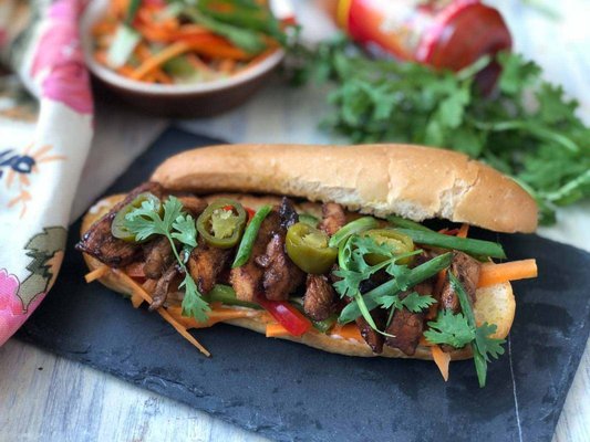 GHÉ bánh mì & rolls by null