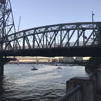 Hawthorne Bridge - Landmarks & Historical Buildings Near Me - Portland, Oregon Hawthorne Bridge - Landmarks & Historical Buildings Near Me - Portland, Oregon