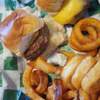 Beef 'O' Brady's - Burger sliders - Pubs Near Me - Bainbridge, Georgia