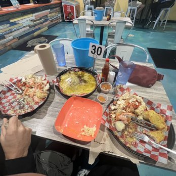 Melbourne Seafood Station - Man and woman won - Seafood Near Me - West Melbourne, Florida