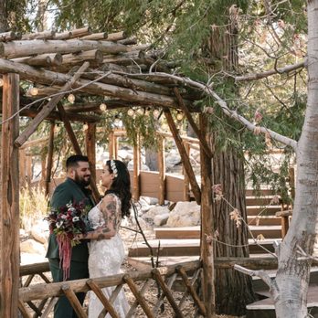 Arrowhead Pine Rose Cabins - Venues & Event Spaces Near Me - Twin Peaks, California