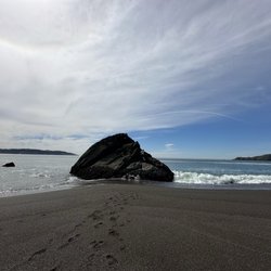 Black Sands Beach - I climbed the rock!