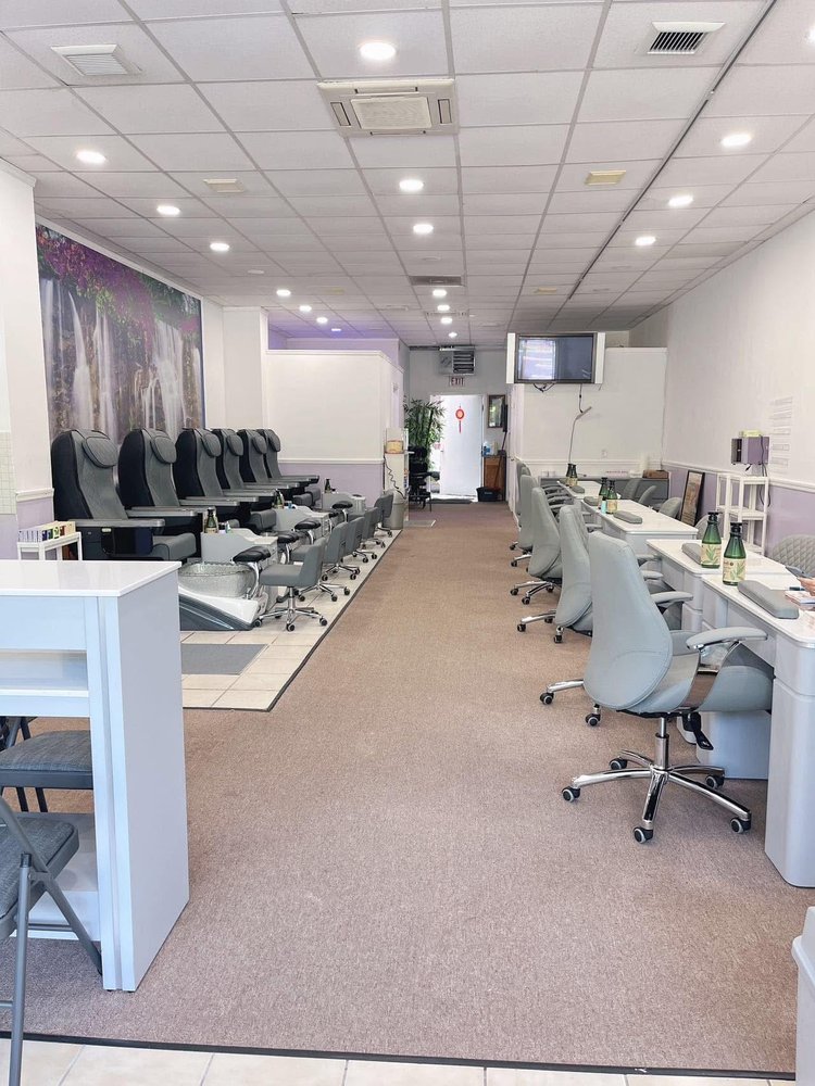 Mercy Nails Studio & Spa Logo