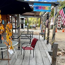 Walulla Coffee - Outdoor seating/Entrance