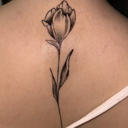Stay True Tattoo - A lil flower on my spine