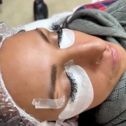 Parsona Salon And Spa - Hybrid lashes