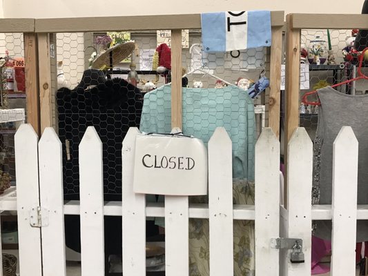 Yard Birds Mall & Storage by null