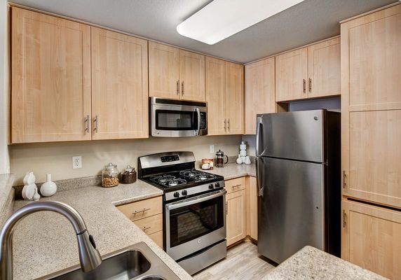 Pinnacle at Fullerton Apartments