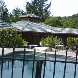 Mountain Massage and Retreat - Pool near hot tub