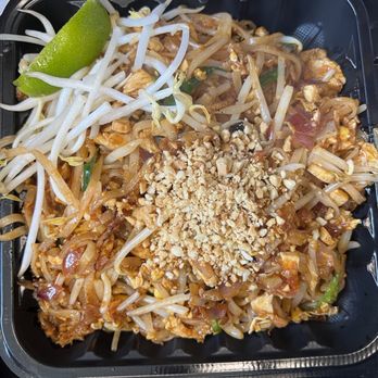 ThaiYada Restaurant - Chicken Pad Thai - Thai Near Me - Rochester, New York