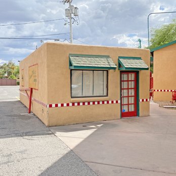 Oregano's - Outdoor area. - Pizza Near Me - Tucson, Arizona