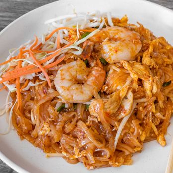 Malee Thai by Sriracha - Pad Thai - Thai Near Me - Carson, California Malee Thai by Sriracha - Pad Thai - Thai Near Me - Carson, California
