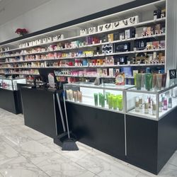 Perfumes 4U - Inside
