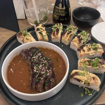 Earls Kitchen + Bar - Steak and sushi - Canadian (New) Near Me - Penticton, British Columbia